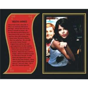  Selena Gomez commemorative: Home & Kitchen