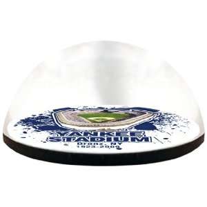   York Yankees Round Crystal Magnetized Paperweight