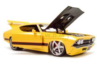 1969 CHEVY CHEVELLE SS YELLOW DUB 118 DIECAST MODEL  