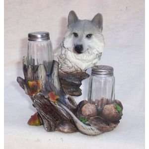  Seasons Wolf Salt & Pepper Shaker Set: Kitchen & Dining