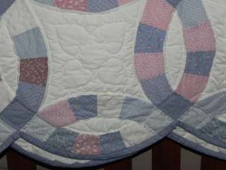 Gorgeous Hand Made Amish Wedding Ring Pattern Queen size quilt  