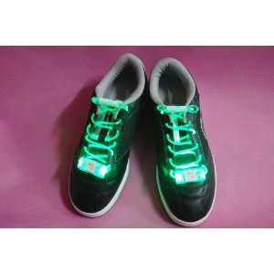  NEW   LED Shoelaces GREEN has selectable flash programs of 