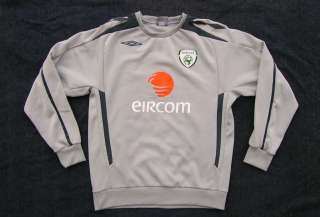 IRELAND, OFFICIAL SOCCER SWEATSHIRT, BY UMBRO, MENS LARGE  
