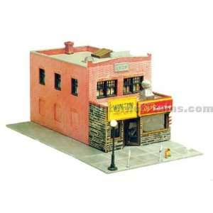    IHC HO Scale Barber Shop & Chinese Laundry Kit Toys & Games