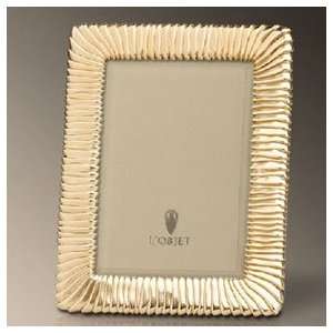   Picture Frames   Gold 4 x 6 inch picture frame 