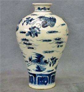Antique Chinese Qing Dynasty Blue and White Porcelain vase Kangxi 17th 