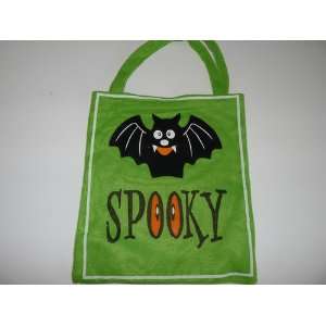 com Kids Green Felt Halloween Candy Bag with Bat and the Word Spooky 
