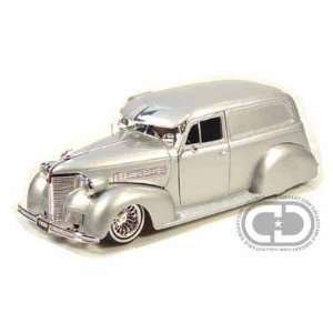    1939 Chevy Sedan Delivery LowRider 1/24 Silver: Toys & Games