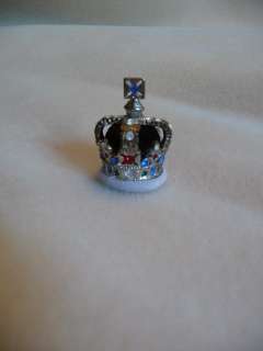 Royal State Crown of Great Britian UK, Queen Elizabeth in presentation 