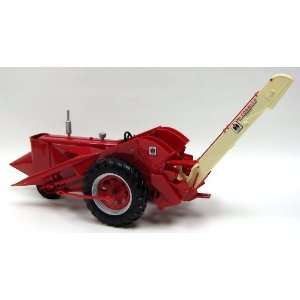    1/16 Farmall 460 w/ 2MH McCormick Mounted Picker Toys & Games