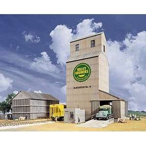   Series® Valley Growers Assoc. Grain Elevator Kit Toys & Games