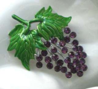 THIS IS A PRETTY SPARKLING PURPLE CRYSTALS GRAPE CLUSTER PIN WITH 
