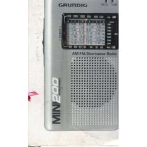    Grundig Mini 200 Am Fm Shortwave World Receiver Electronics