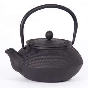 Asiatische Gusseisen Teekanne   schwarz   0,7 Liter   mit Teesieb 