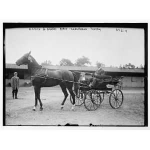   and Amanda Baron, horse drawn hack, Long Branch 1909