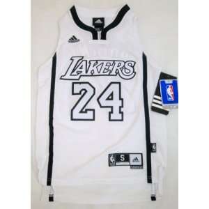  Kobe Bryant Los Angeles Lakers Youth Small Size 8 Jersey 