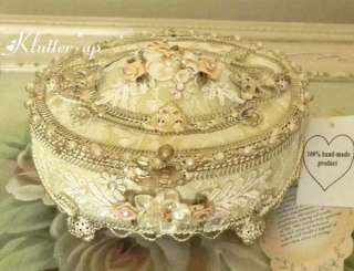   is just for the Victorian Shoe Ring holderIvory/Gold White Lace