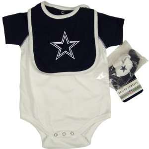  DALLAS COWBOYS BIB BOOTIE ONESIE BABY GIFT SET 12 MOS 