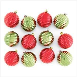  RED GREEN CHRISTMAS HOLIDAY XMAS ORNAMENTS SET OF 12: Home 