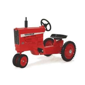  Farmall International IH 856 Pedal Tractor Toys & Games
